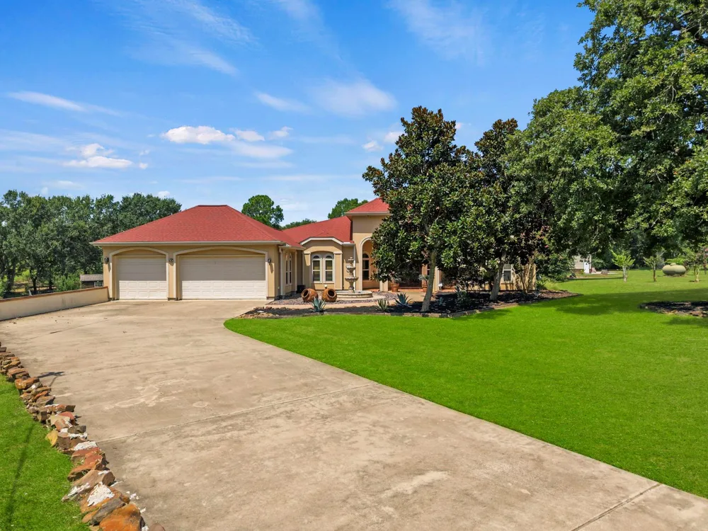3124 Willow Oak Lane Sealy, TX 77474