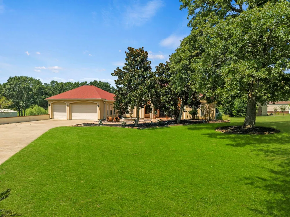 3124 Willow Oak Lane Sealy, TX 77474