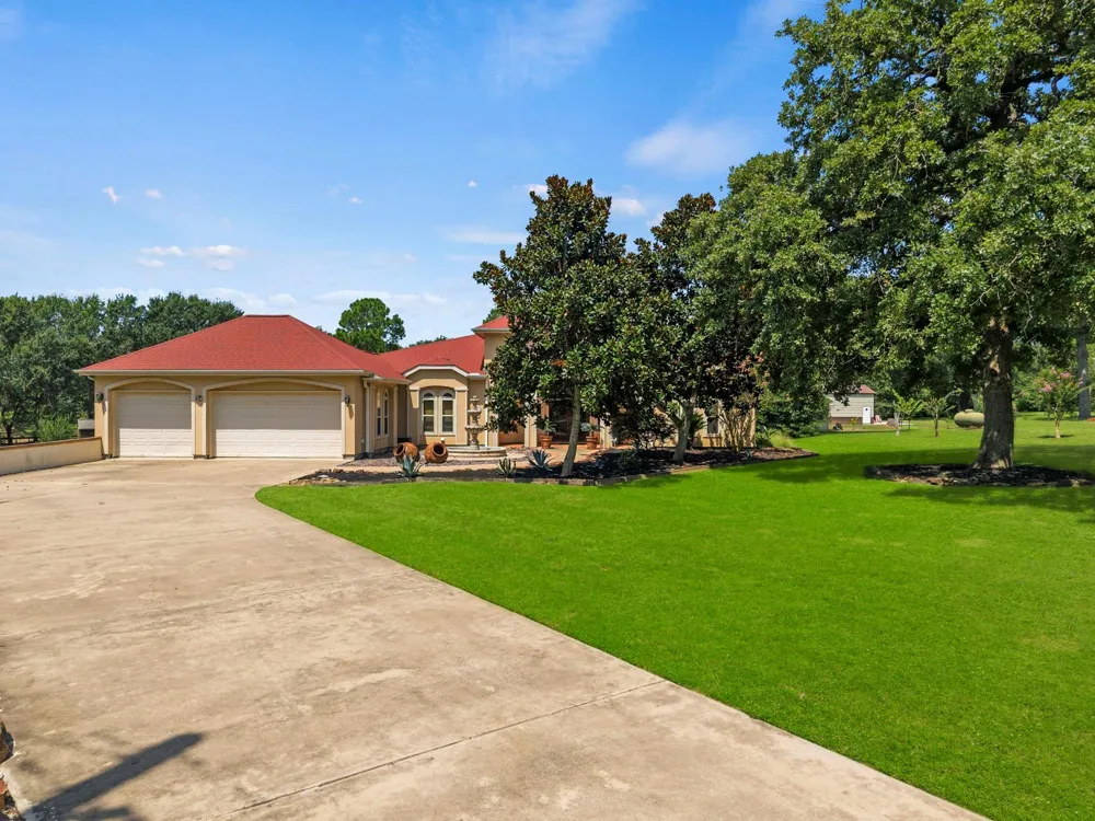 3124 Willow Oak Lane Sealy, TX 77474
