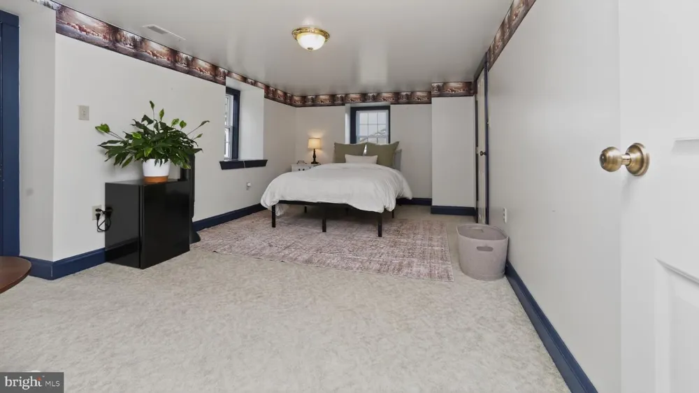 1505 W KINGS HIGHWAY Gap, PA 17527