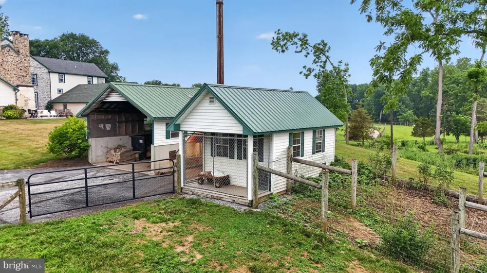 1505 W KINGS HIGHWAY Gap, PA 17527