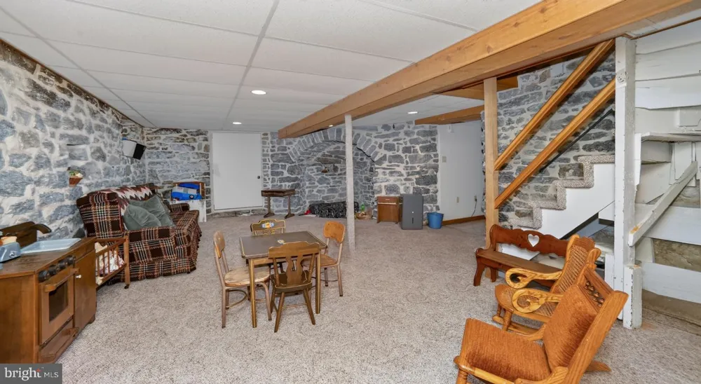 1505 W KINGS HIGHWAY Gap, PA 17527