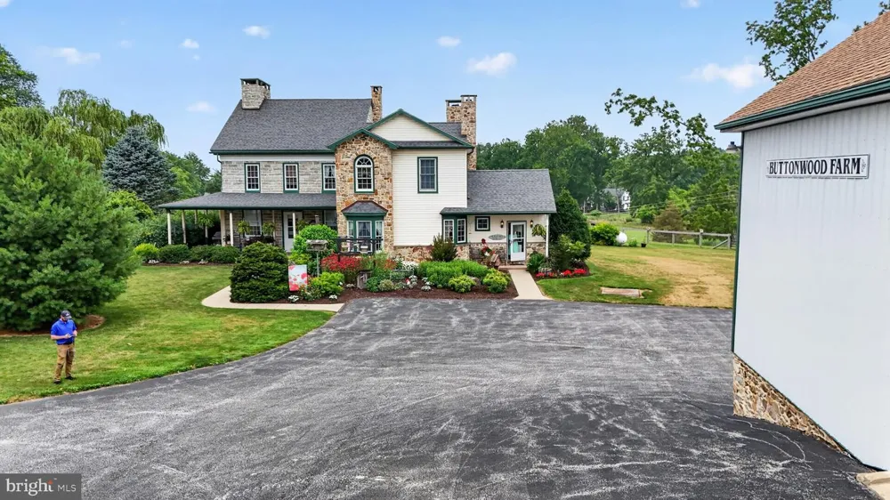 1505 W KINGS HIGHWAY Gap, PA 17527