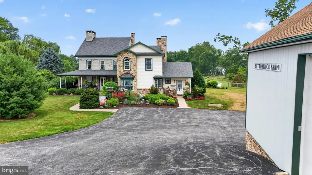 1505 W KINGS HIGHWAY Gap, PA 17527