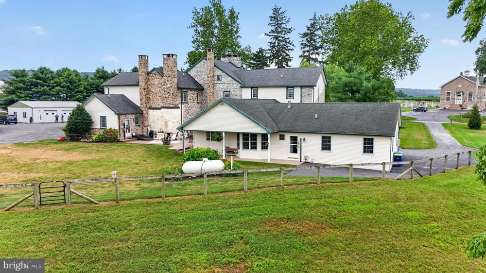 1505 W KINGS HIGHWAY Gap, PA 17527
