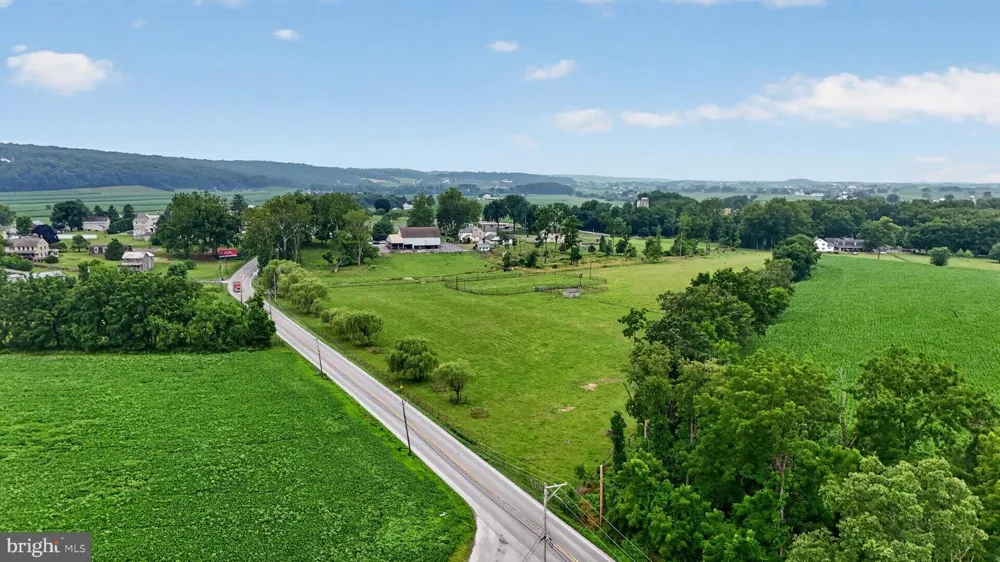 1505 W KINGS HIGHWAY Gap, PA 17527