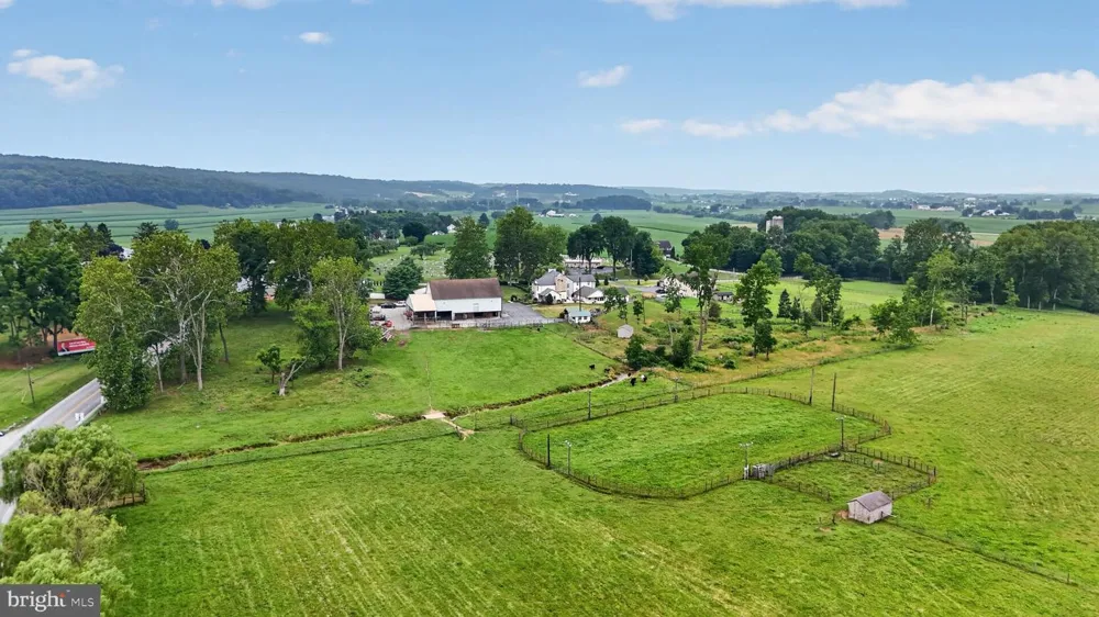 1505 W KINGS HIGHWAY Gap, PA 17527