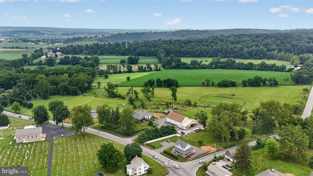 1505 W KINGS HIGHWAY Gap, PA 17527