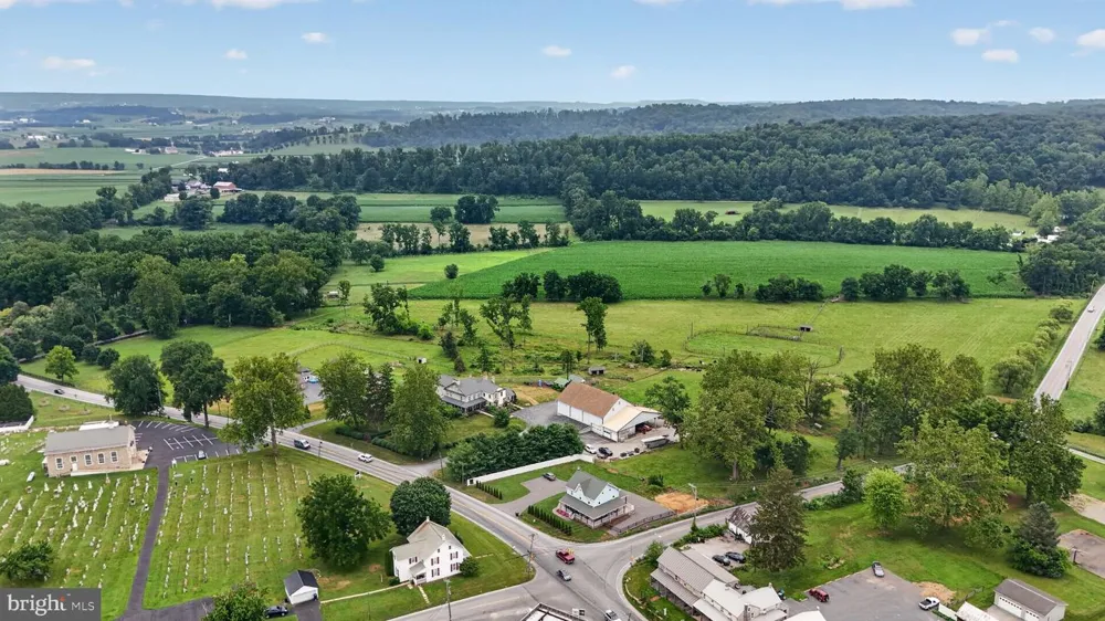 1505 W KINGS HIGHWAY Gap, PA 17527