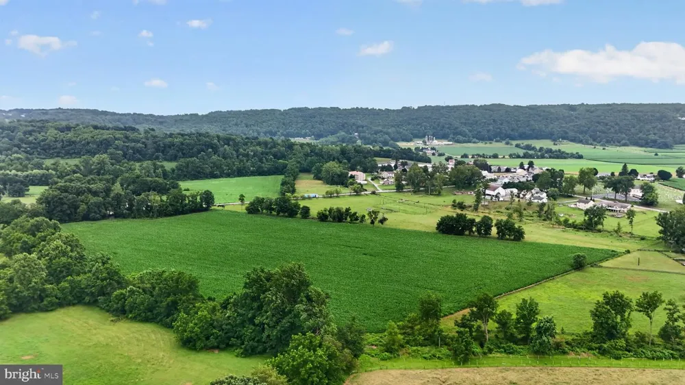 1505 W KINGS HIGHWAY Gap, PA 17527