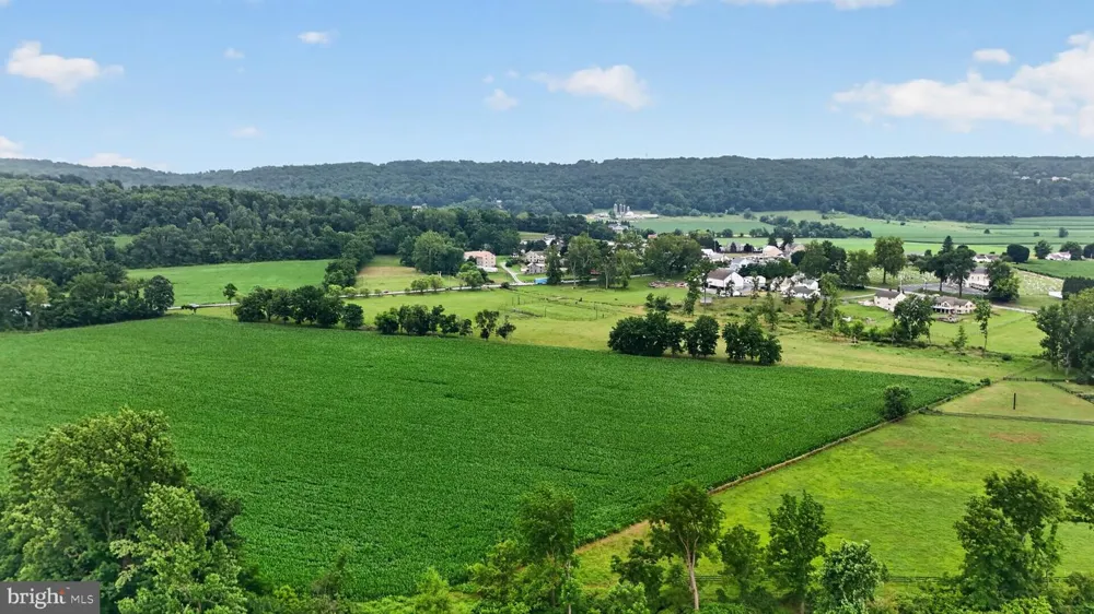 1505 W KINGS HIGHWAY Gap, PA 17527