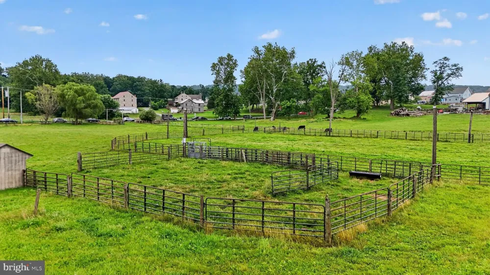 1505 W KINGS HIGHWAY Gap, PA 17527