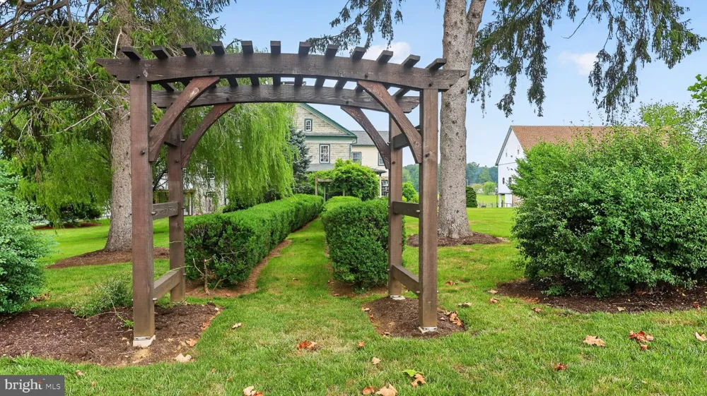 1505 W KINGS HIGHWAY Gap, PA 17527