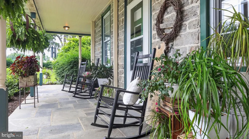 1505 W KINGS HIGHWAY Gap, PA 17527