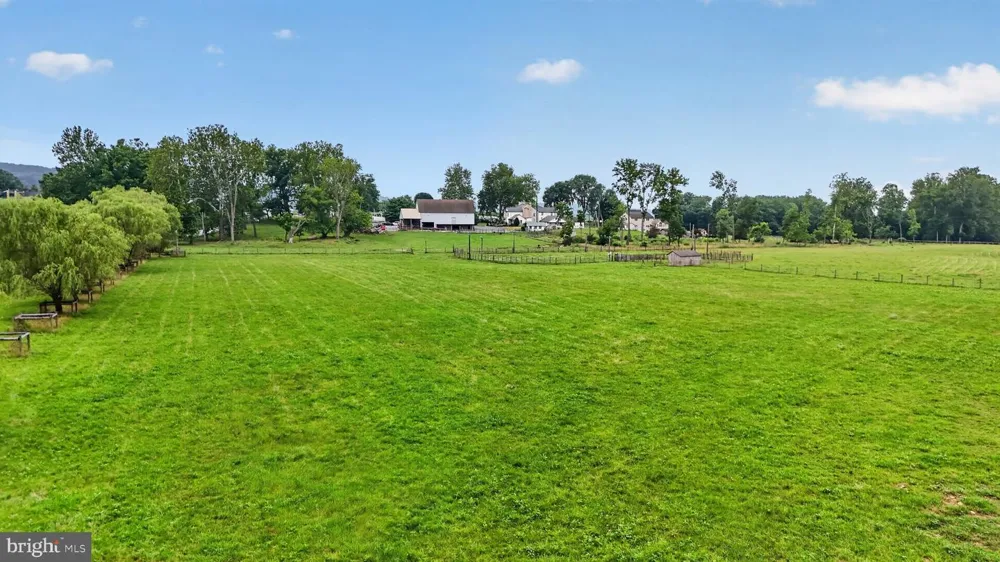 1505 W KINGS HIGHWAY Gap, PA 17527