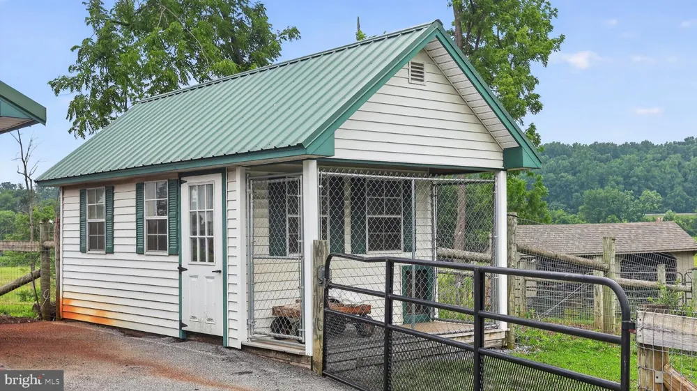 1505 W KINGS HIGHWAY Gap, PA 17527