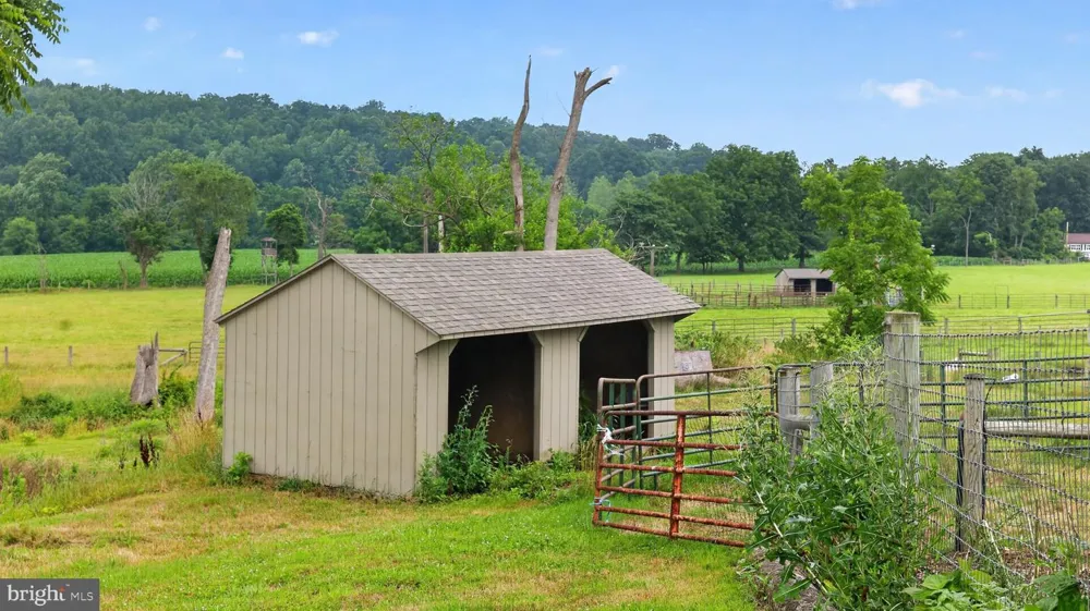 1505 W KINGS HIGHWAY Gap, PA 17527
