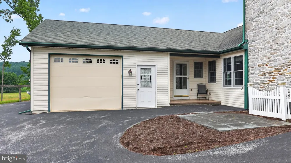 1505 W KINGS HIGHWAY Gap, PA 17527