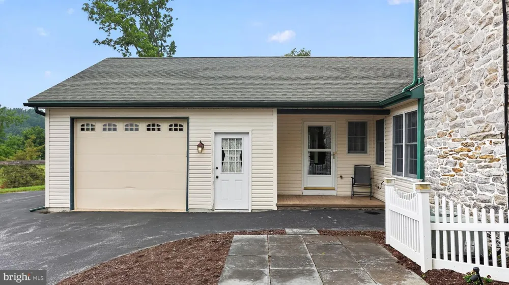 1505 W KINGS HIGHWAY Gap, PA 17527