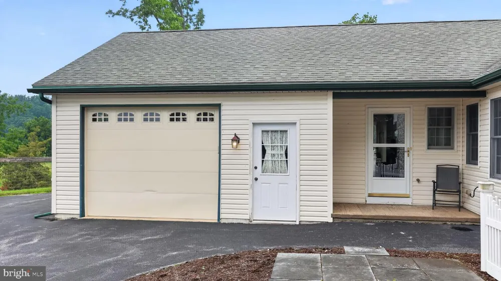1505 W KINGS HIGHWAY Gap, PA 17527