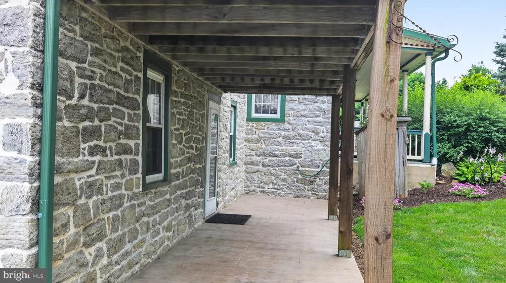 1505 W KINGS HIGHWAY Gap, PA 17527