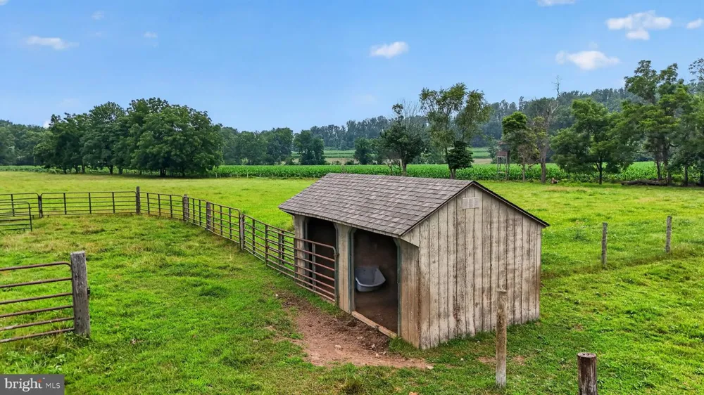 1505 W KINGS HIGHWAY Gap, PA 17527