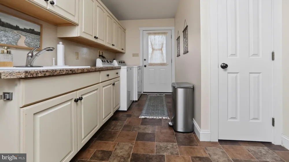 1505 W KINGS HIGHWAY Gap, PA 17527