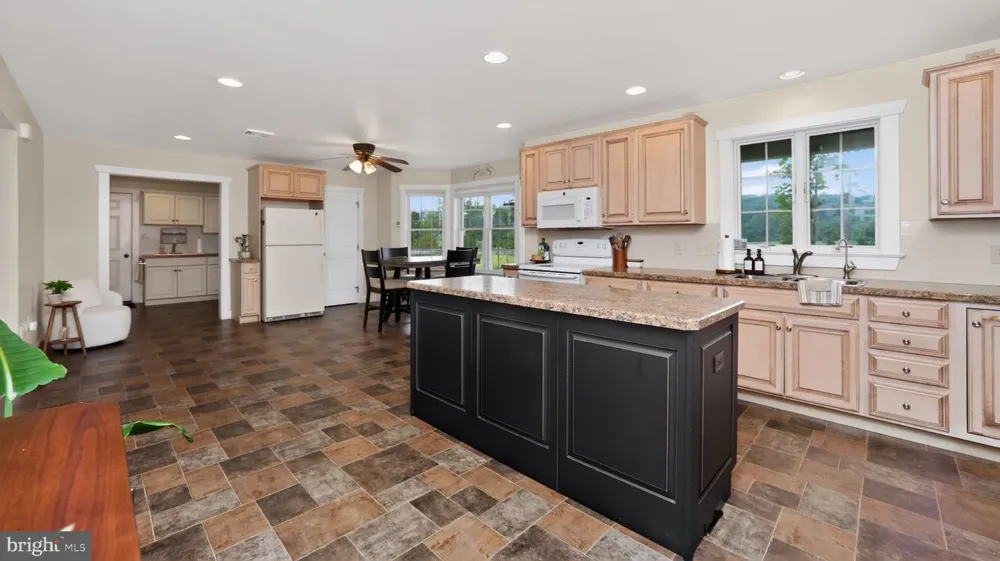 1505 W KINGS HIGHWAY Gap, PA 17527