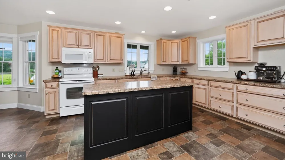 1505 W KINGS HIGHWAY Gap, PA 17527
