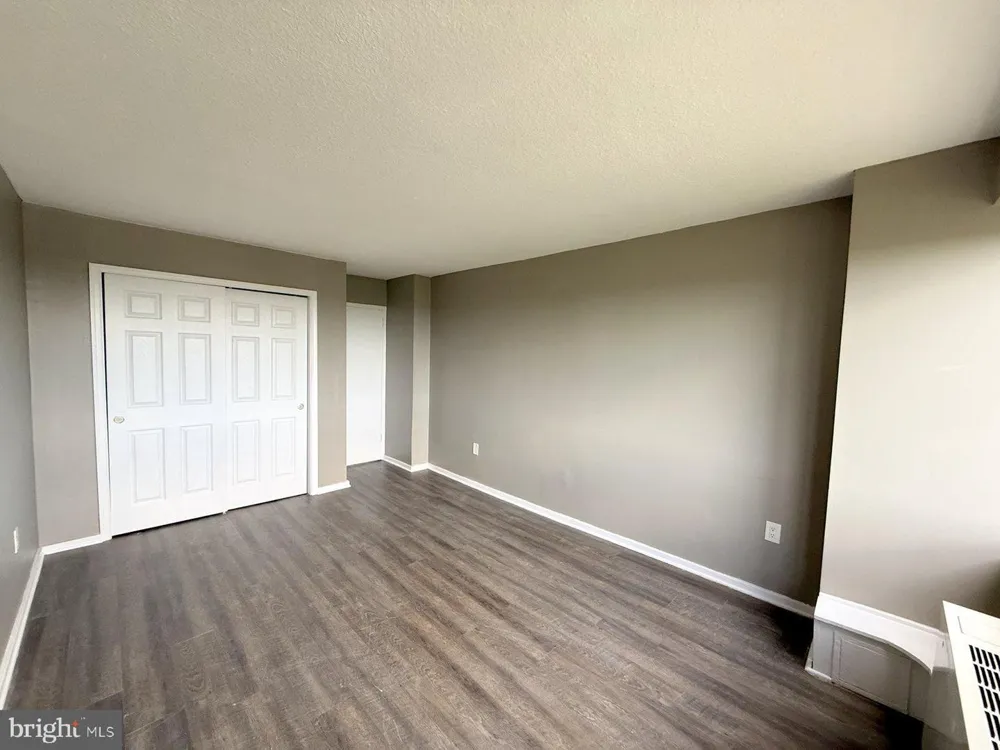 1102 BARCLAY TOWERS Cherry Hill, NJ 08034