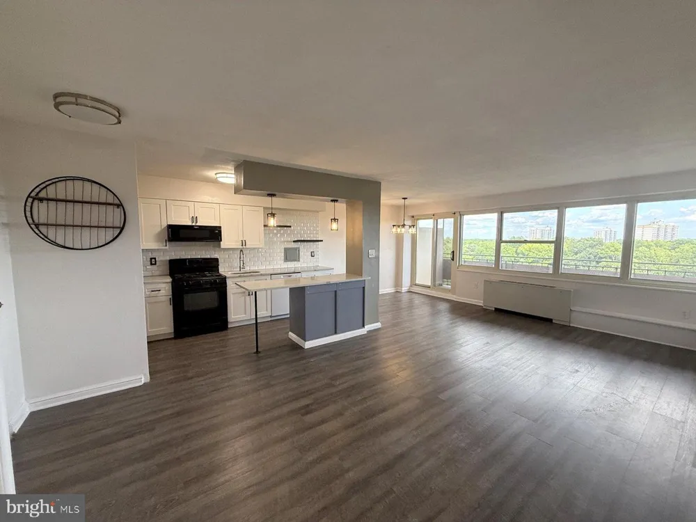 1102 BARCLAY TOWERS Cherry Hill, NJ 08034