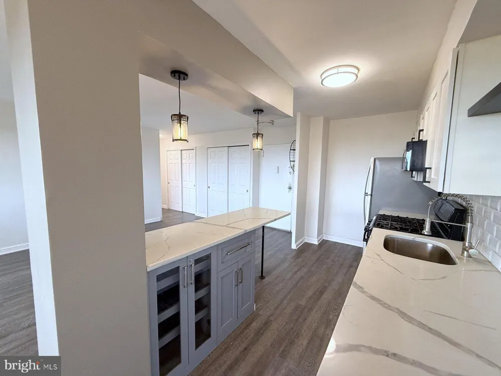1102 BARCLAY TOWERS Cherry Hill, NJ 08034