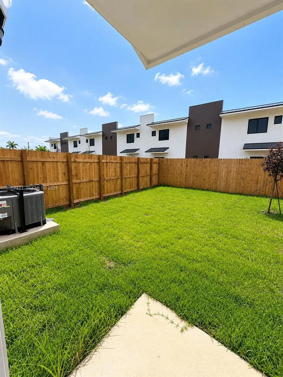 552 NW 7th St #6 Florida City, FL 33034
