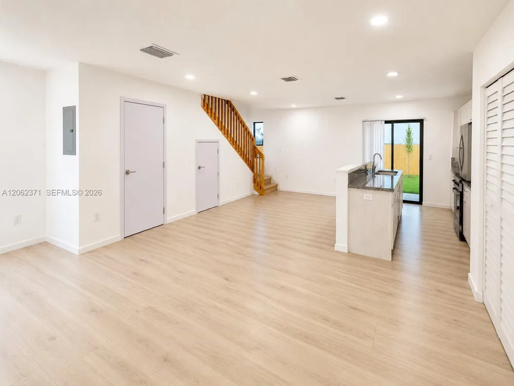552 NW 7th St #6 Florida City, FL 33034