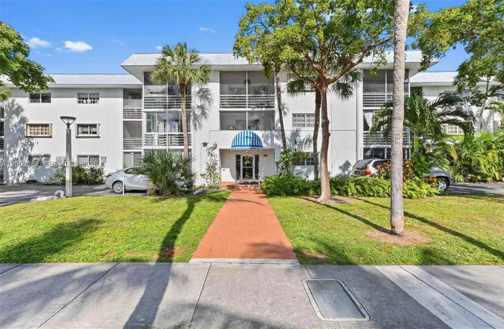 251 Galen Dr #302 Key Biscayne, FL 33149