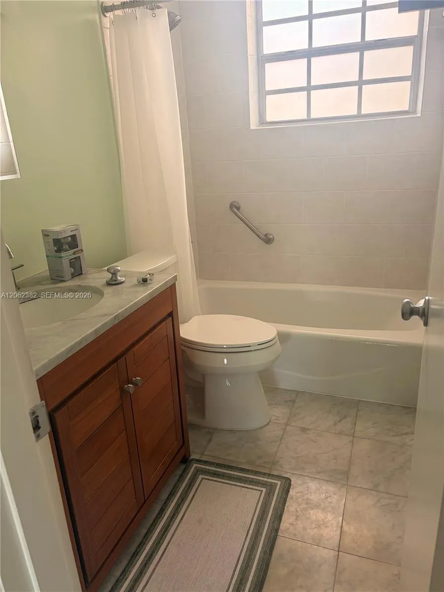 251 Galen Dr #302 Key Biscayne, FL 33149