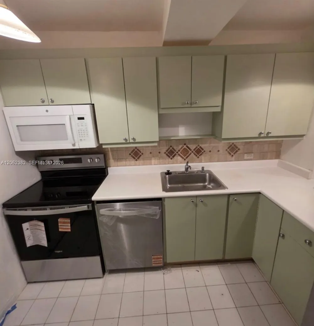 251 Galen Dr #302 Key Biscayne, FL 33149