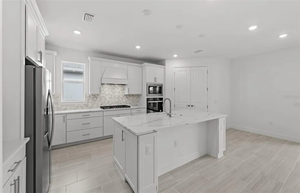 16526 ENNIS PLACE Bradenton, FL 34212