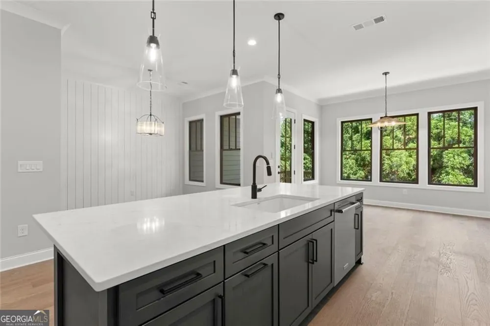 61 Bourbon ST Senoia, GA 30276