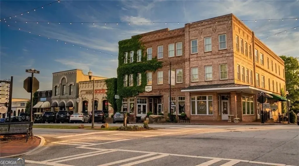 61 Bourbon ST Senoia, GA 30276