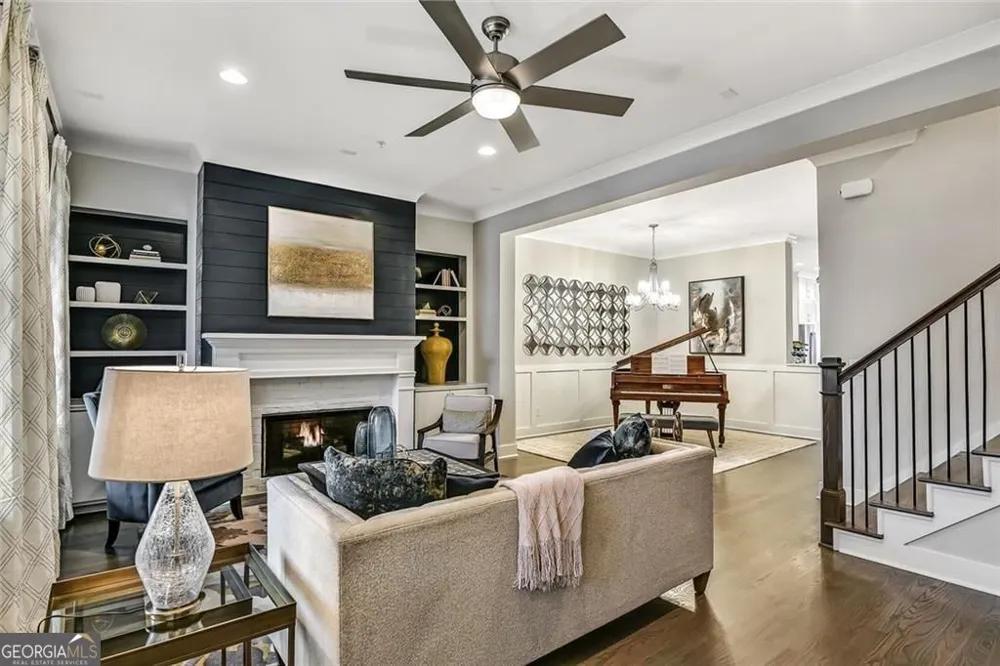 61 Bourbon ST Senoia, GA 30276