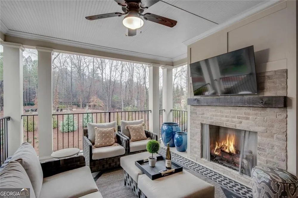 61 Bourbon ST Senoia, GA 30276