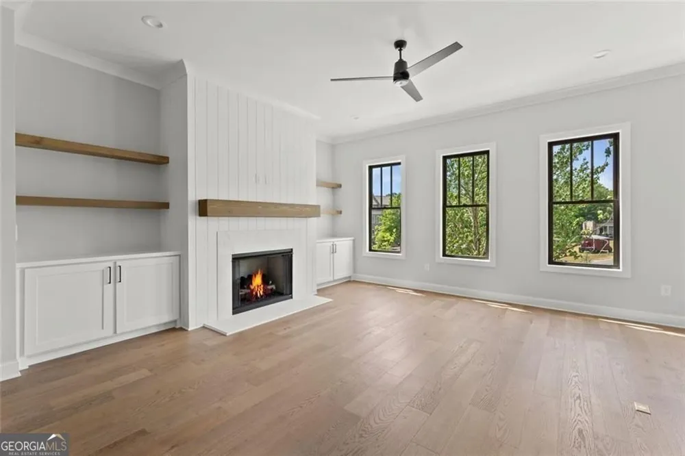 61 Bourbon ST Senoia, GA 30276