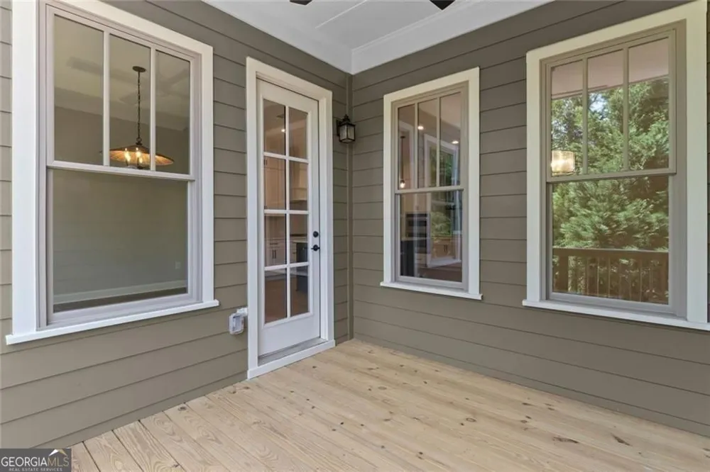 61 Bourbon ST Senoia, GA 30276