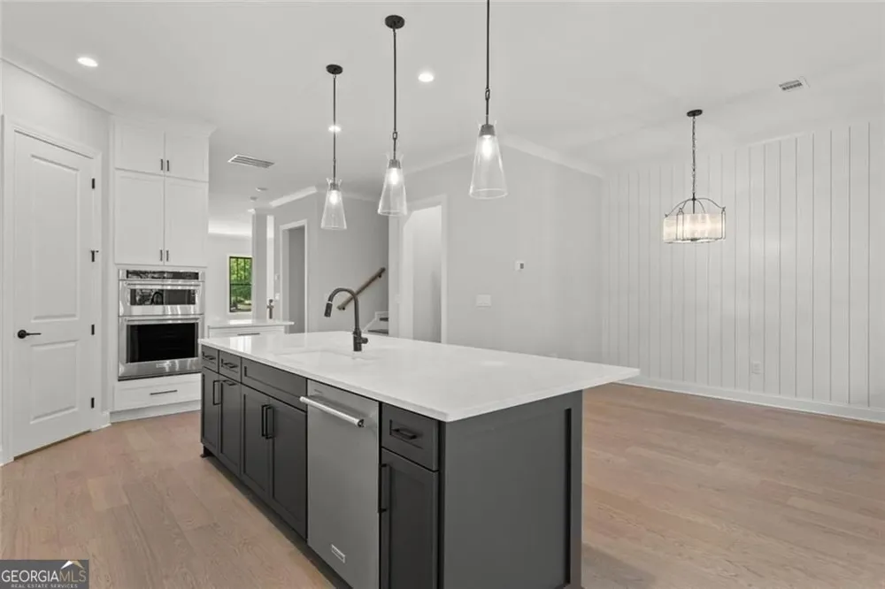 61 Bourbon ST Senoia, GA 30276