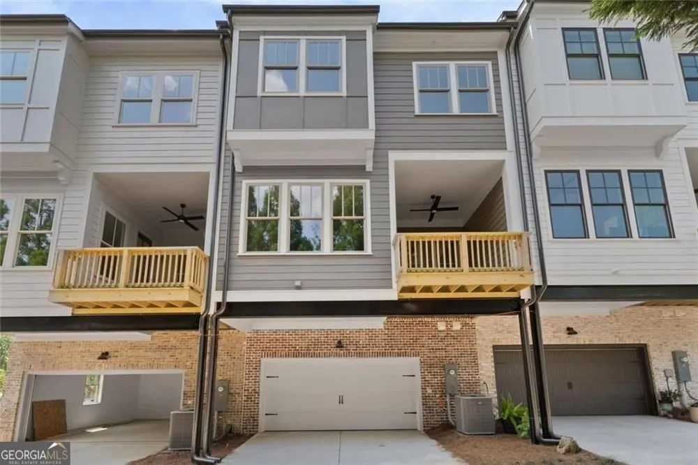 61 Bourbon ST Senoia, GA 30276