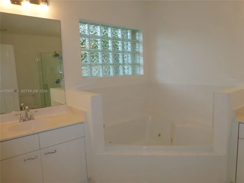 11236 NW 58th Ter Doral, FL 33178