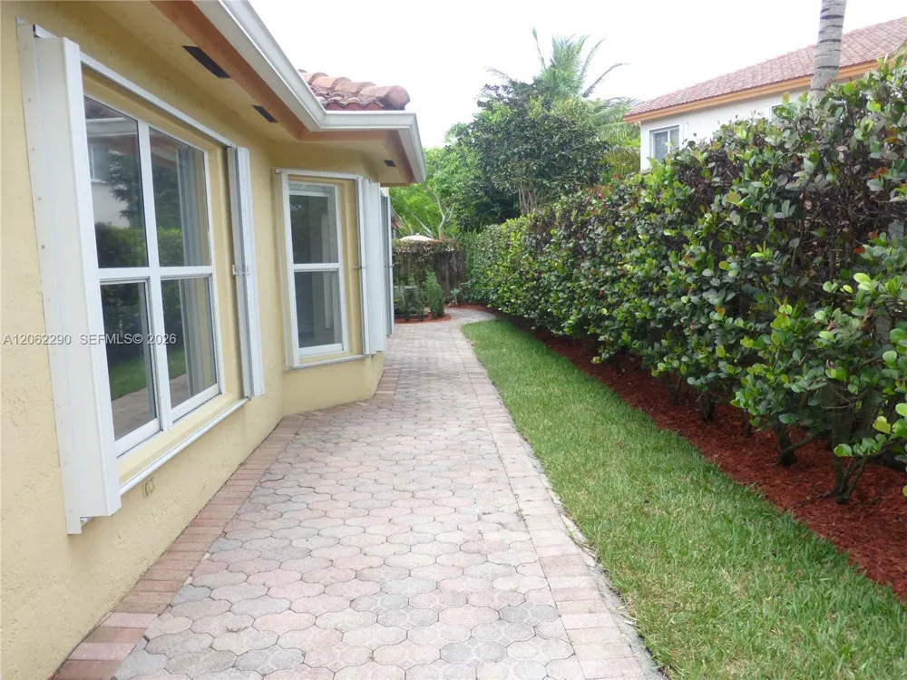 11236 NW 58th Ter Doral, FL 33178