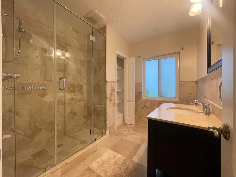 383 SW 25th Rd Miami, FL 33129
