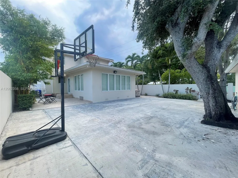 383 SW 25th Rd Miami, FL 33129